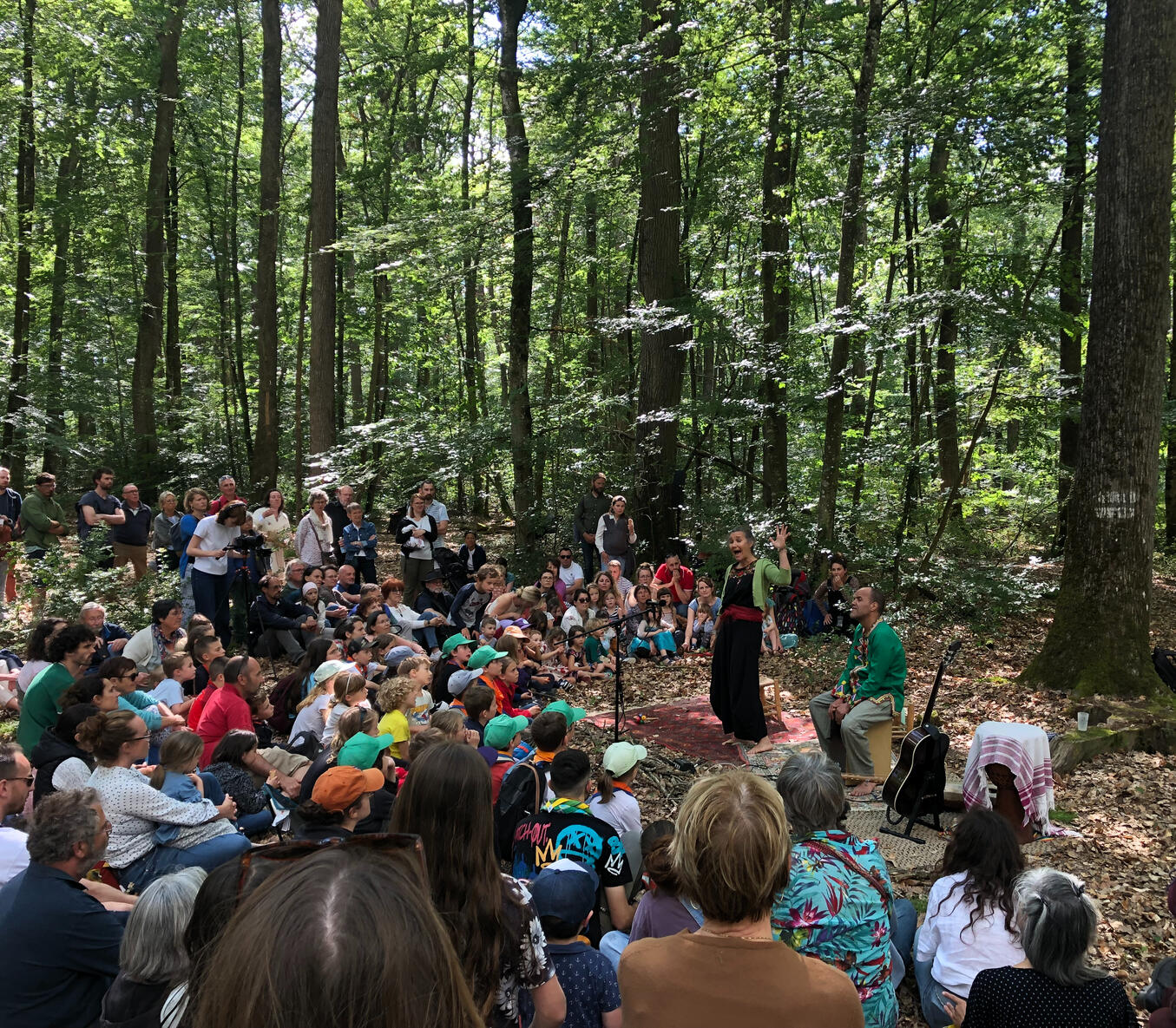 Auprès de mon arbre au festival &quot;La forêt vous murmure&quot; en juin 2024 avec Redouane Bentaleb